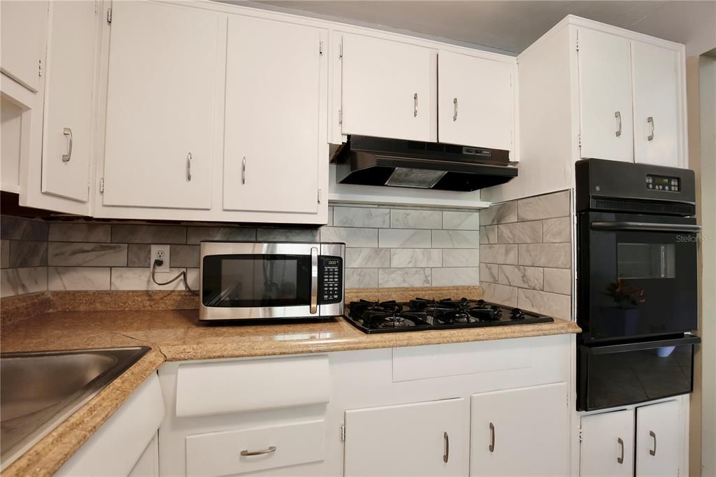 待售: $348,000 (4 贝兹, 3 浴室, 1270 平方英尺)