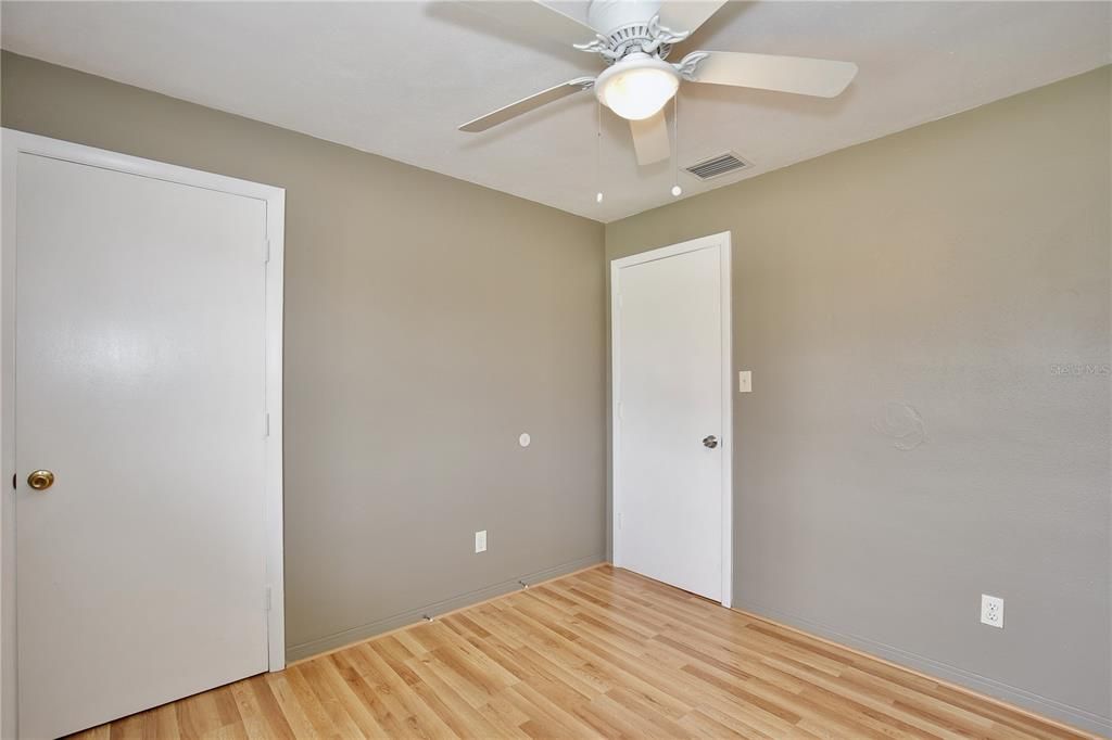 待售: $348,000 (4 贝兹, 3 浴室, 1270 平方英尺)