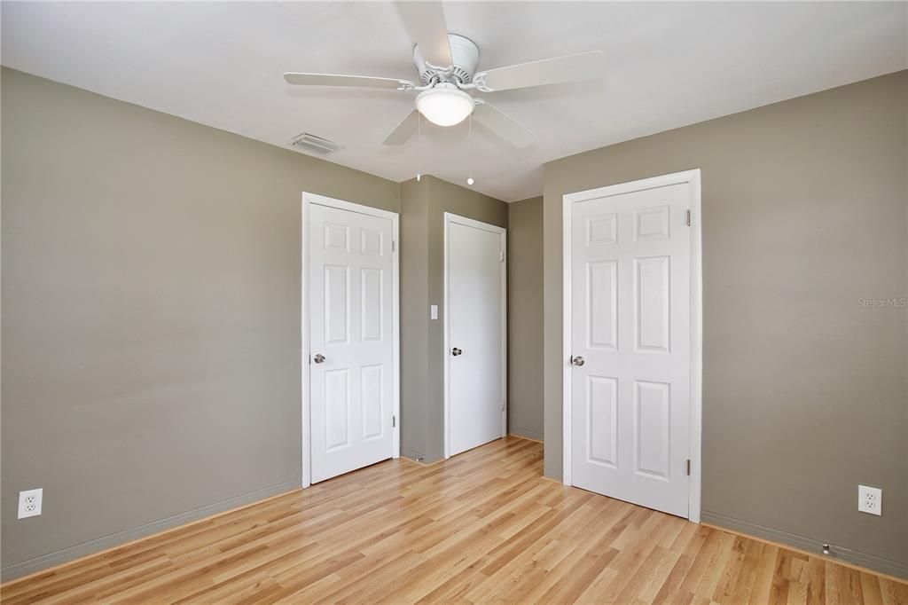 待售: $348,000 (4 贝兹, 3 浴室, 1270 平方英尺)