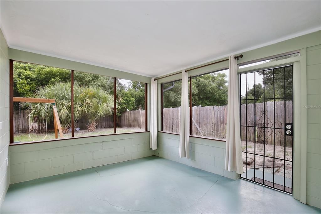 待售: $348,000 (4 贝兹, 3 浴室, 1270 平方英尺)