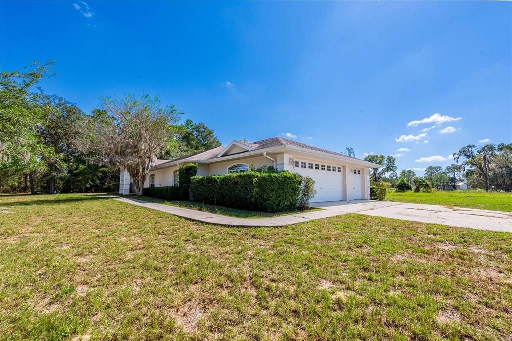 For Sale: $380,000 (3 beds, 2 baths, 2475 Square Feet)