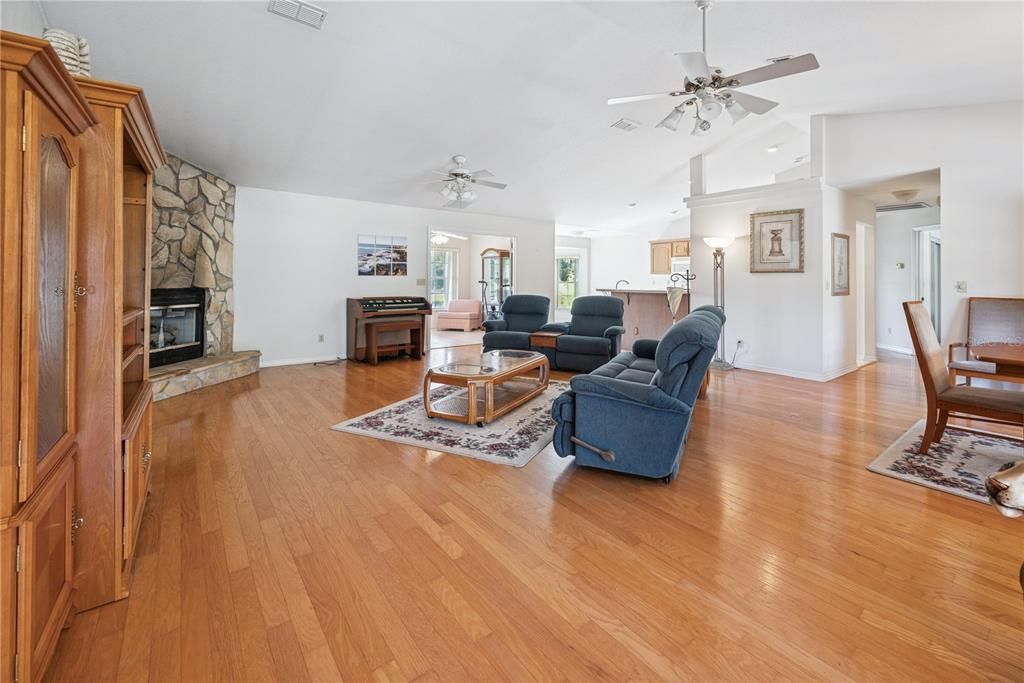 For Sale: $380,000 (3 beds, 2 baths, 2475 Square Feet)