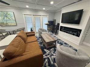 For Sale: $349,000 (2 beds, 1 baths, 825 Square Feet)