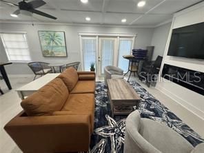 For Sale: $349,000 (2 beds, 1 baths, 825 Square Feet)