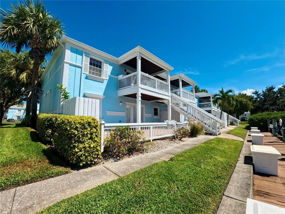 For Sale: $349,000 (2 beds, 1 baths, 825 Square Feet)