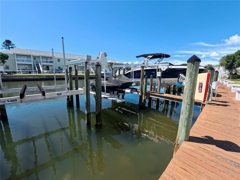 For Sale: $349,000 (2 beds, 1 baths, 825 Square Feet)