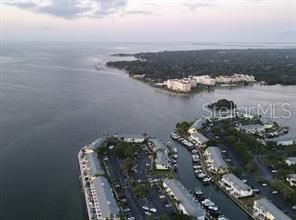 For Sale: $349,000 (2 beds, 1 baths, 825 Square Feet)