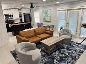 For Sale: $349,000 (2 beds, 1 baths, 825 Square Feet)