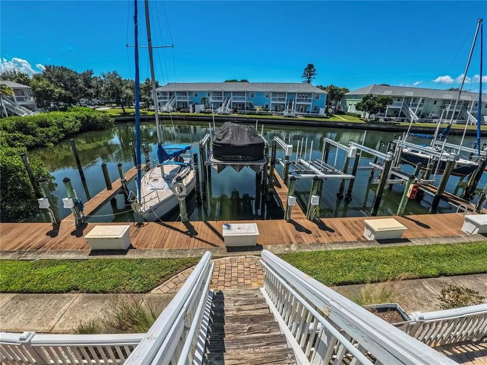 For Sale: $349,000 (2 beds, 1 baths, 825 Square Feet)