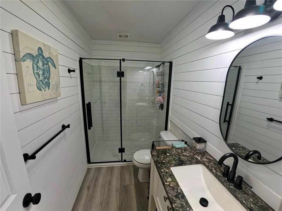 For Sale: $349,000 (2 beds, 1 baths, 825 Square Feet)