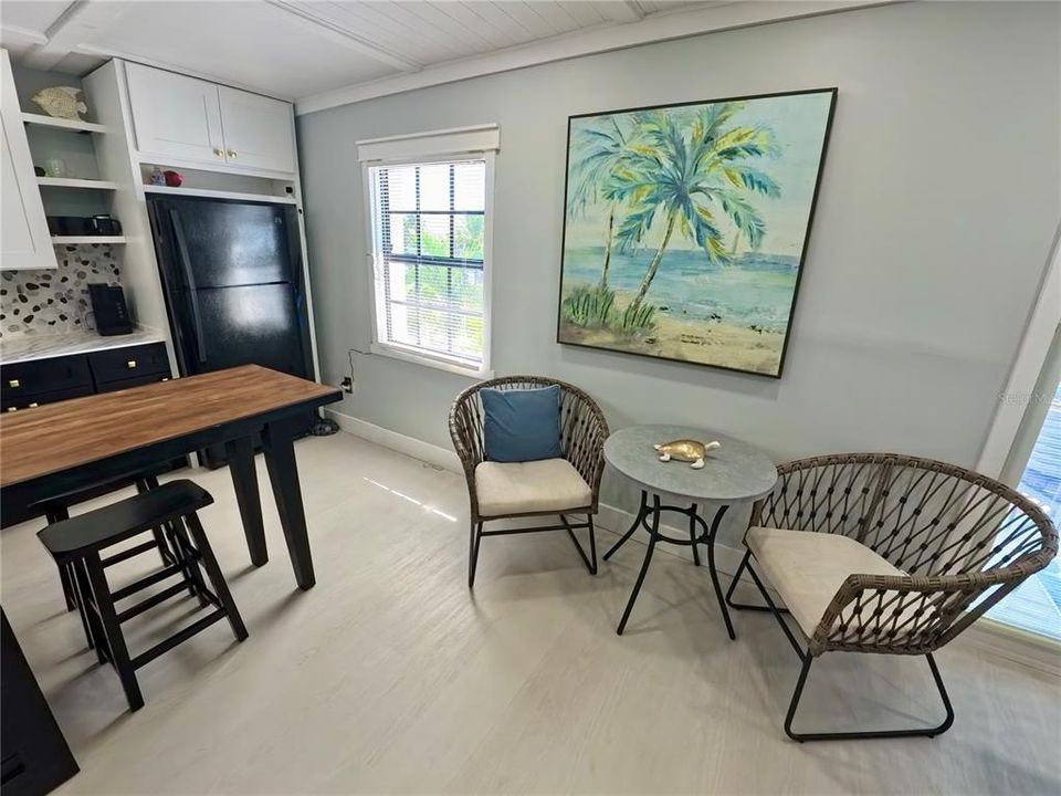 For Sale: $349,000 (2 beds, 1 baths, 825 Square Feet)