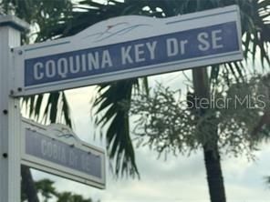 For Sale: $349,000 (2 beds, 1 baths, 825 Square Feet)