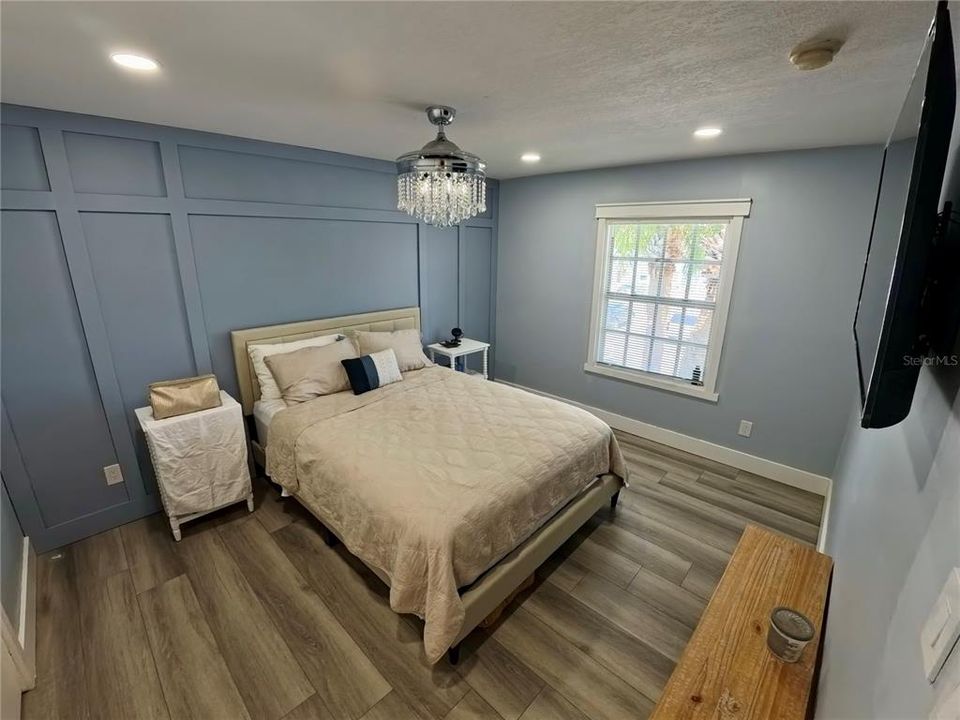 For Sale: $349,000 (2 beds, 1 baths, 825 Square Feet)