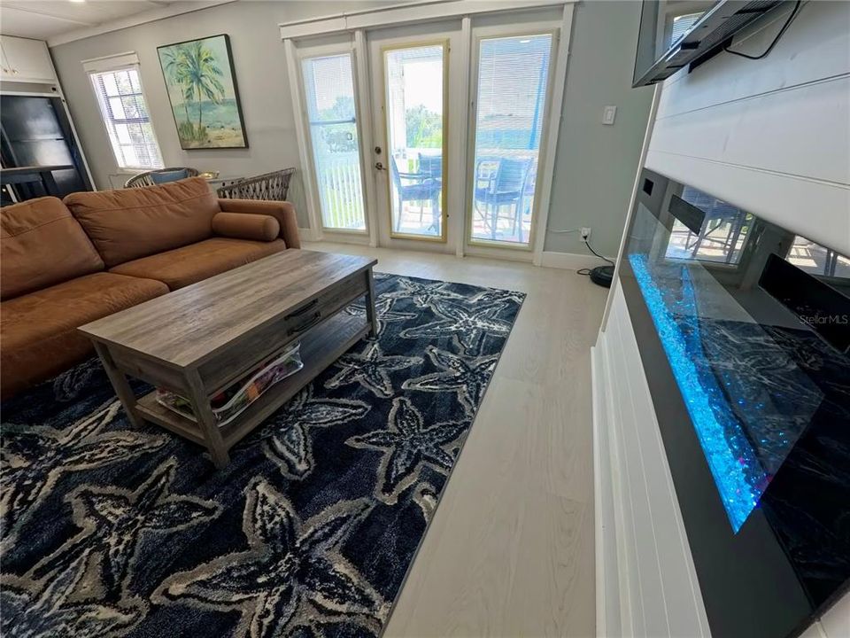 For Sale: $349,000 (2 beds, 1 baths, 825 Square Feet)