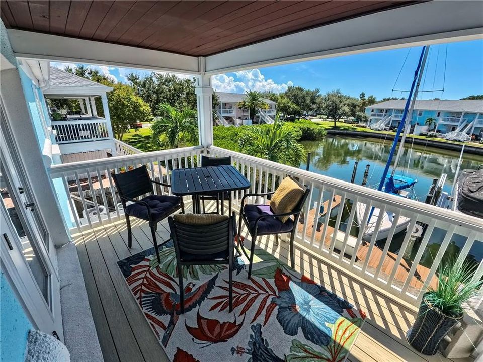 For Sale: $349,000 (2 beds, 1 baths, 825 Square Feet)