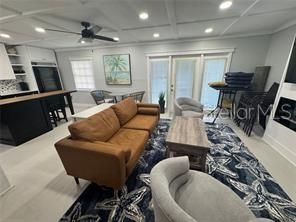 For Sale: $349,000 (2 beds, 1 baths, 825 Square Feet)