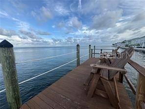 For Sale: $349,000 (2 beds, 1 baths, 825 Square Feet)