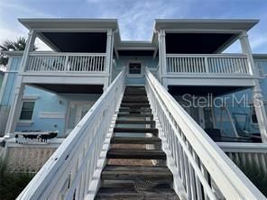 For Sale: $349,000 (2 beds, 1 baths, 825 Square Feet)