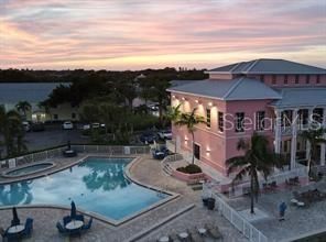 For Sale: $349,000 (2 beds, 1 baths, 825 Square Feet)