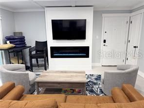 For Sale: $349,000 (2 beds, 1 baths, 825 Square Feet)