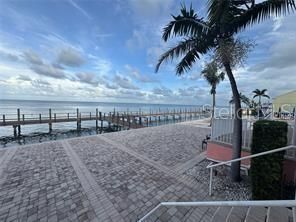 For Sale: $349,000 (2 beds, 1 baths, 825 Square Feet)