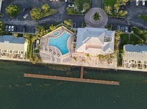 For Sale: $349,000 (2 beds, 1 baths, 825 Square Feet)