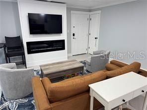 For Sale: $349,000 (2 beds, 1 baths, 825 Square Feet)