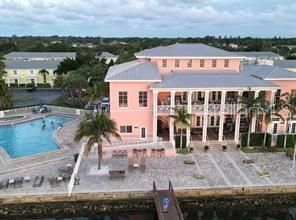 For Sale: $349,000 (2 beds, 1 baths, 825 Square Feet)