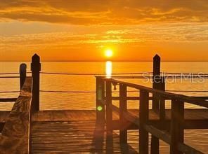 For Sale: $349,000 (2 beds, 1 baths, 825 Square Feet)