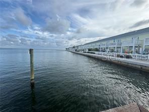 For Sale: $349,000 (2 beds, 1 baths, 825 Square Feet)