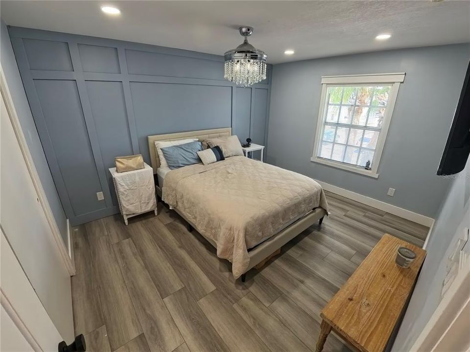 For Sale: $349,000 (2 beds, 1 baths, 825 Square Feet)