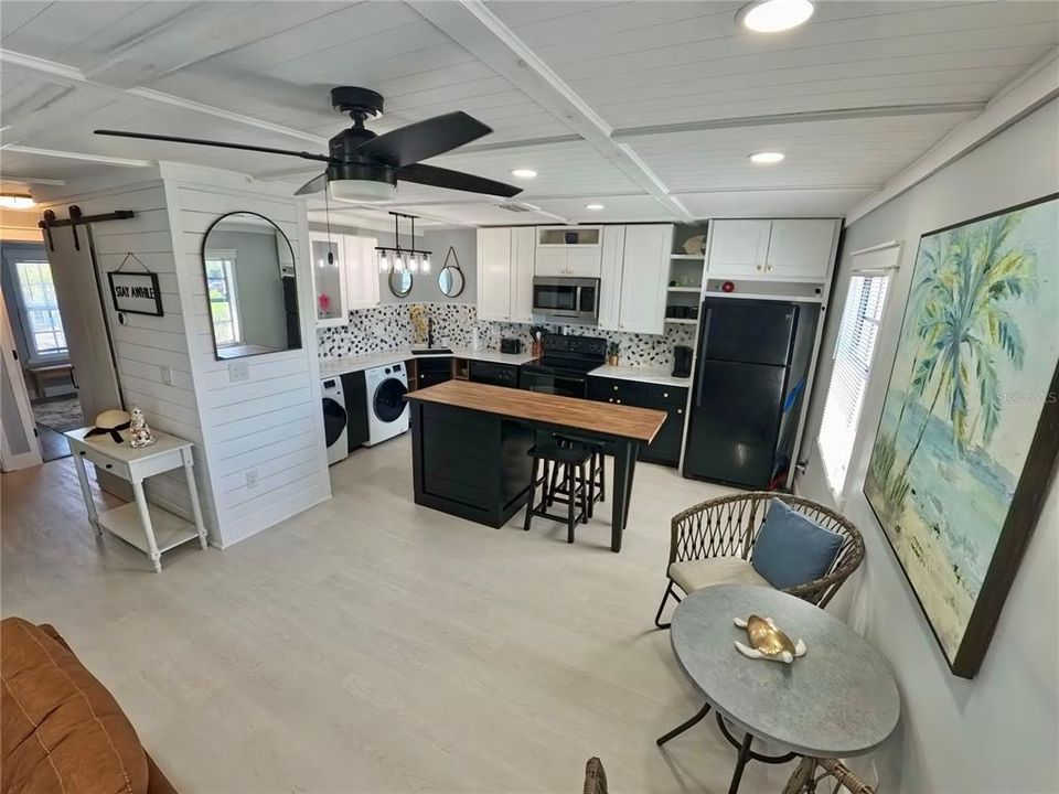 For Sale: $349,000 (2 beds, 1 baths, 825 Square Feet)