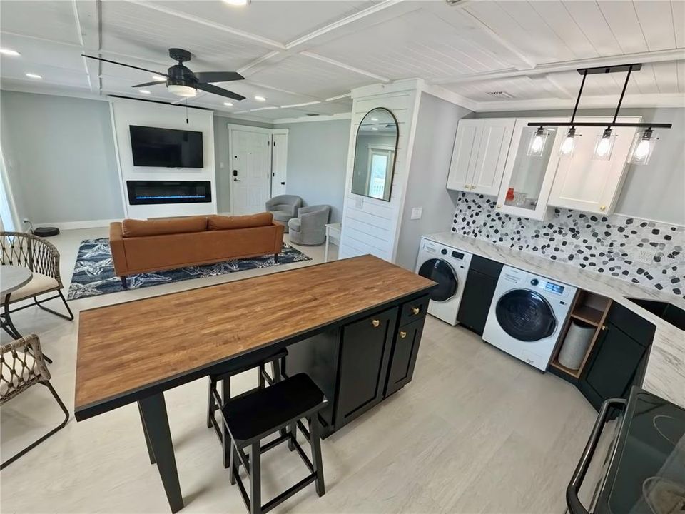 For Sale: $349,000 (2 beds, 1 baths, 825 Square Feet)