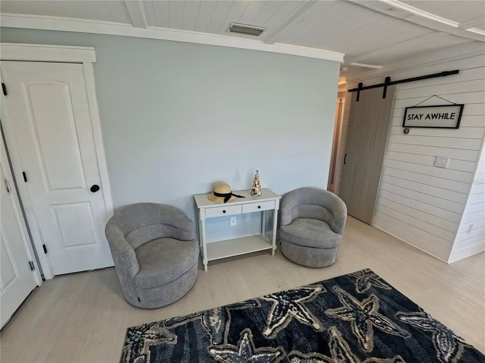 For Sale: $349,000 (2 beds, 1 baths, 825 Square Feet)