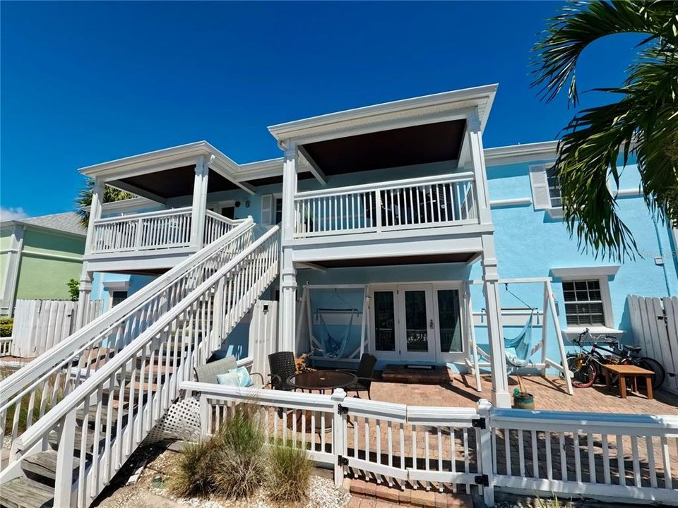 For Sale: $349,000 (2 beds, 1 baths, 825 Square Feet)