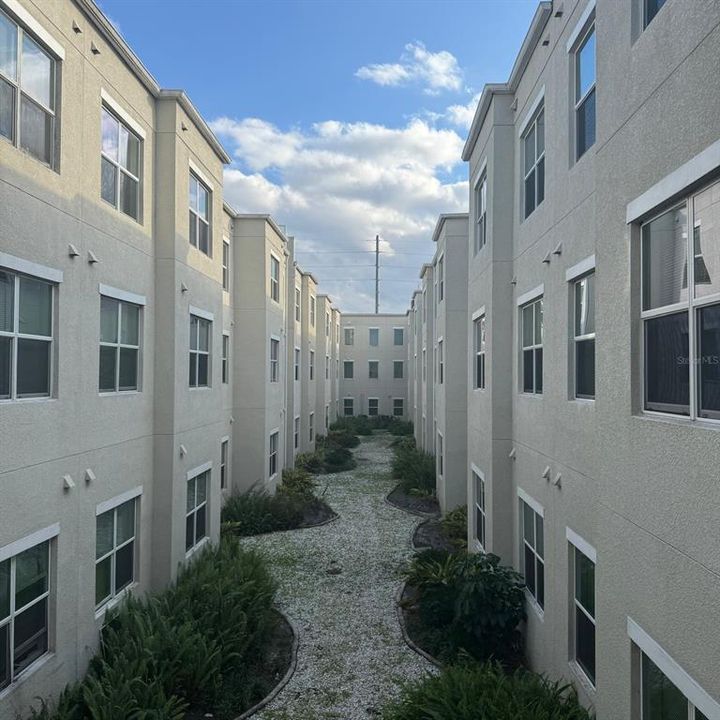 For Rent: $1,700 (2 beds, 2 baths, 1030 Square Feet)