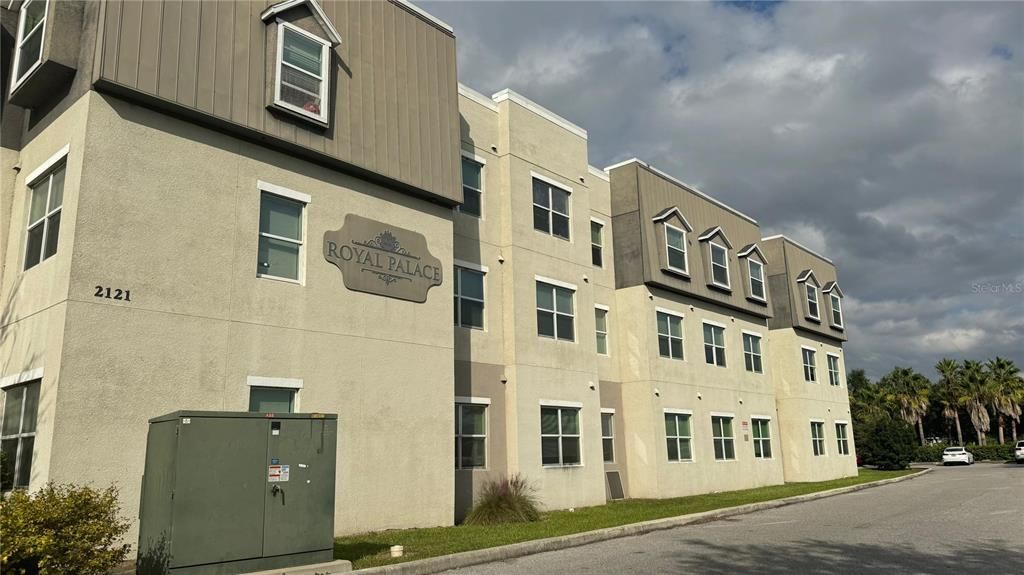 For Rent: $1,700 (2 beds, 2 baths, 1030 Square Feet)