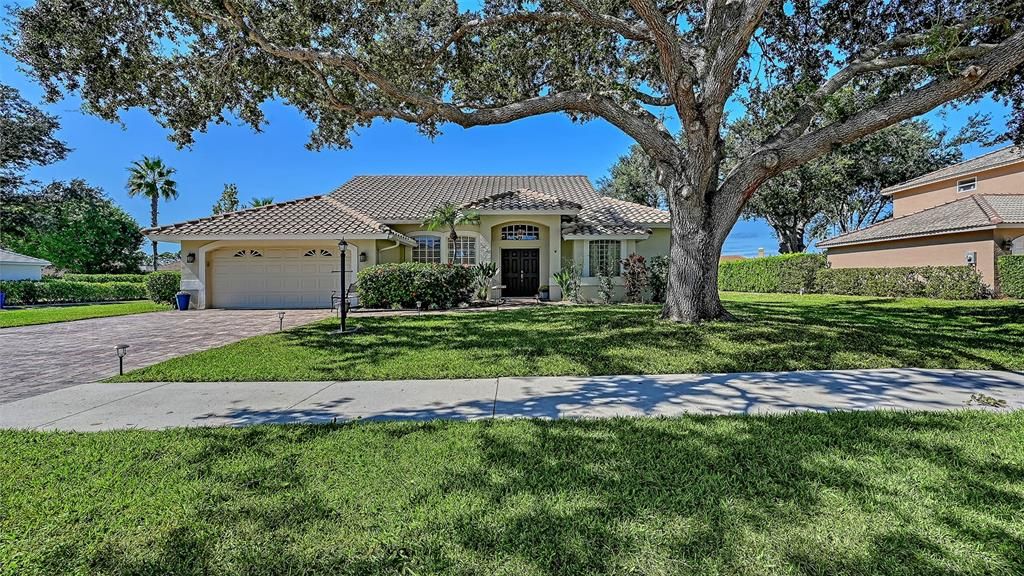 For Sale: $950,000 (4 beds, 3 baths, 3065 Square Feet)