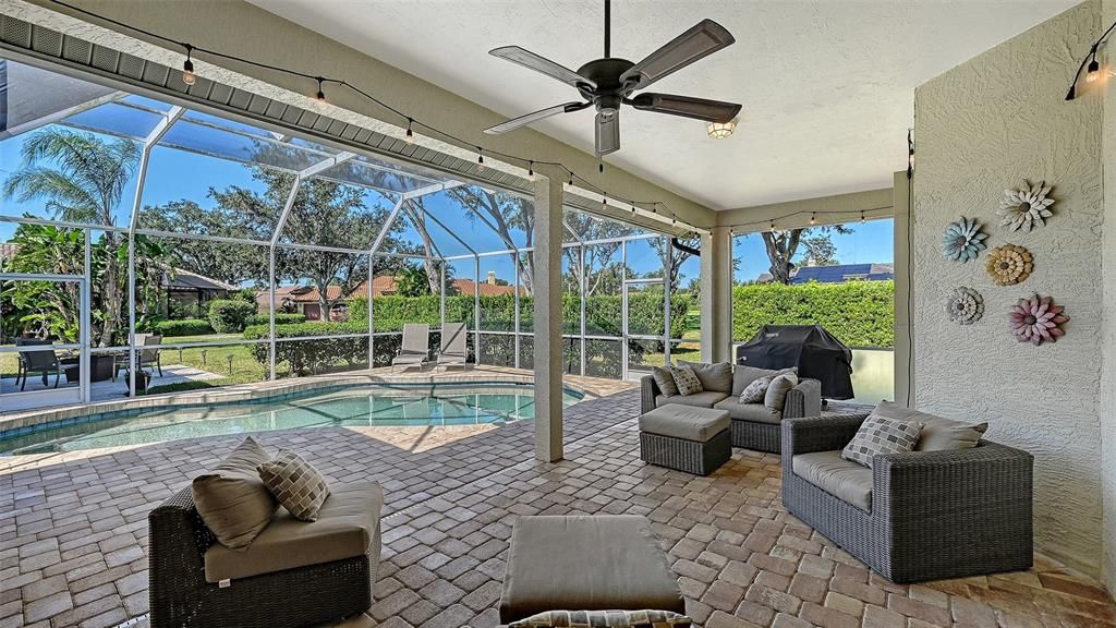 For Sale: $950,000 (4 beds, 3 baths, 3065 Square Feet)