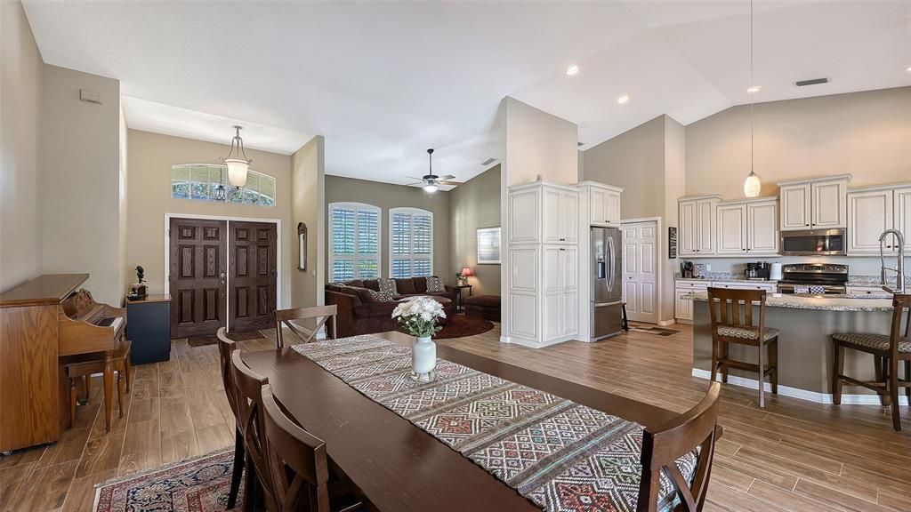 For Sale: $950,000 (4 beds, 3 baths, 3065 Square Feet)