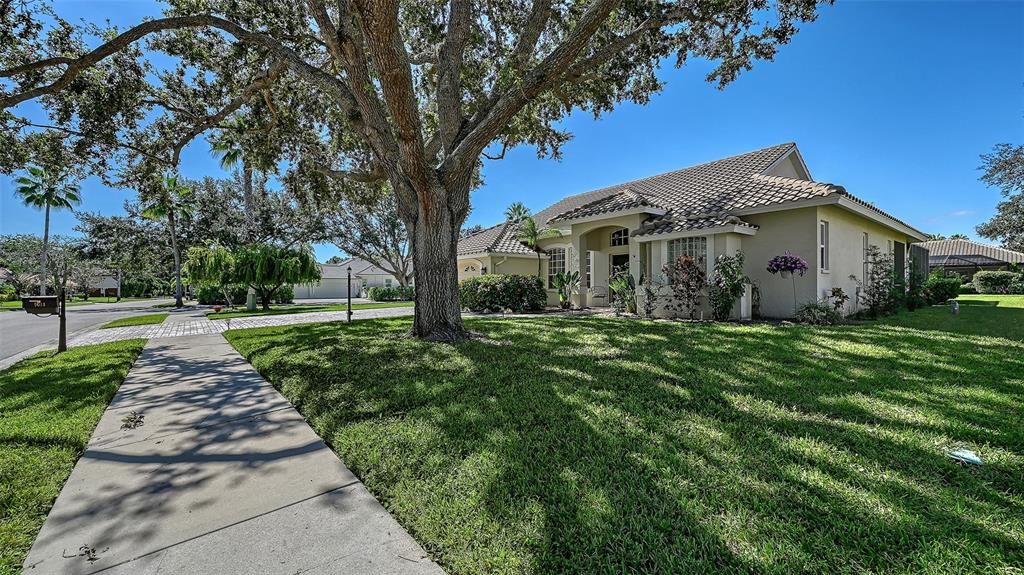 For Sale: $950,000 (4 beds, 3 baths, 3065 Square Feet)