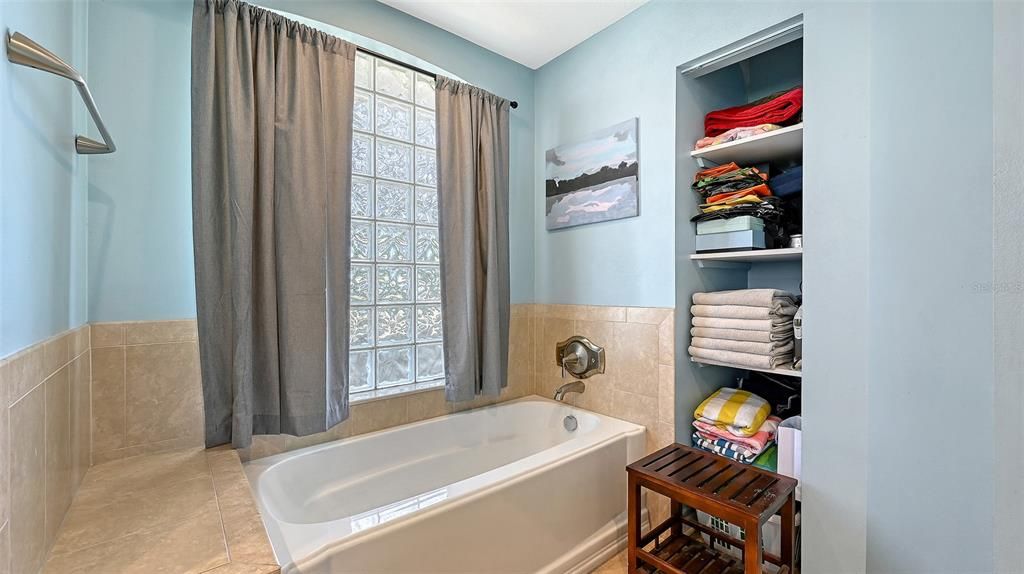 For Sale: $950,000 (4 beds, 3 baths, 3065 Square Feet)