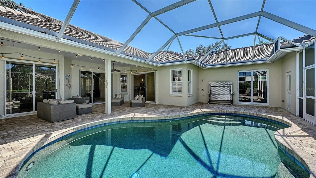 For Sale: $950,000 (4 beds, 3 baths, 3065 Square Feet)