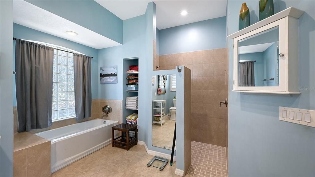 For Sale: $950,000 (4 beds, 3 baths, 3065 Square Feet)