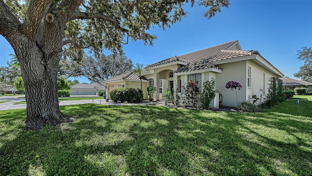 For Sale: $950,000 (4 beds, 3 baths, 3065 Square Feet)