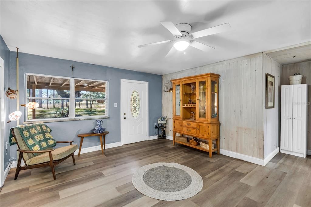 For Sale: $554,900 (3 beds, 1 baths, 1400 Square Feet)