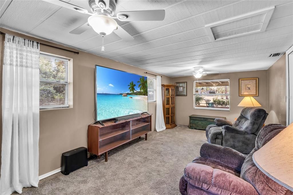 For Sale: $554,900 (3 beds, 1 baths, 1400 Square Feet)