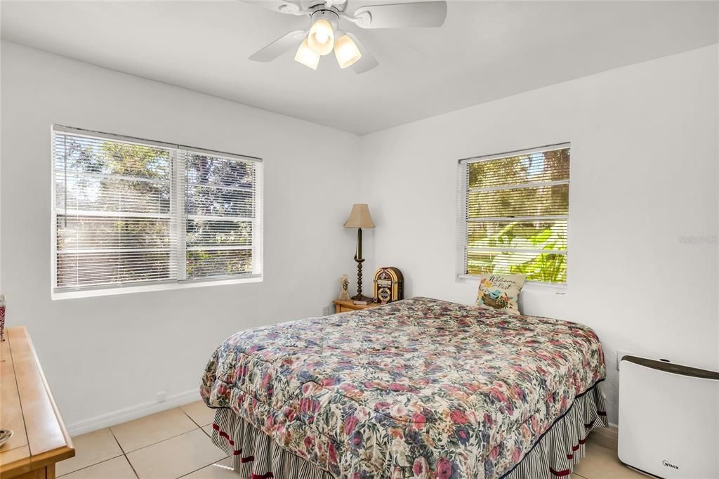 For Sale: $554,900 (3 beds, 1 baths, 1400 Square Feet)