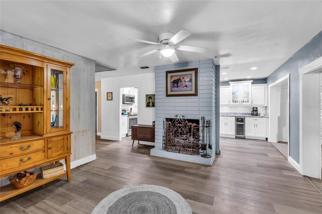 For Sale: $554,900 (3 beds, 1 baths, 1400 Square Feet)