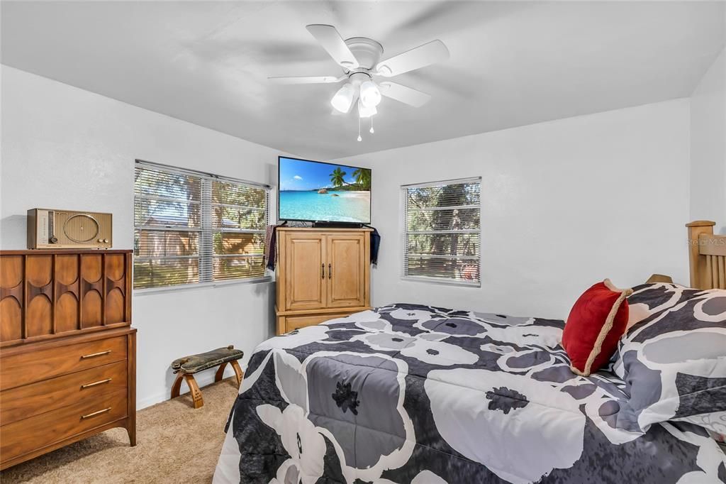 For Sale: $554,900 (3 beds, 1 baths, 1400 Square Feet)